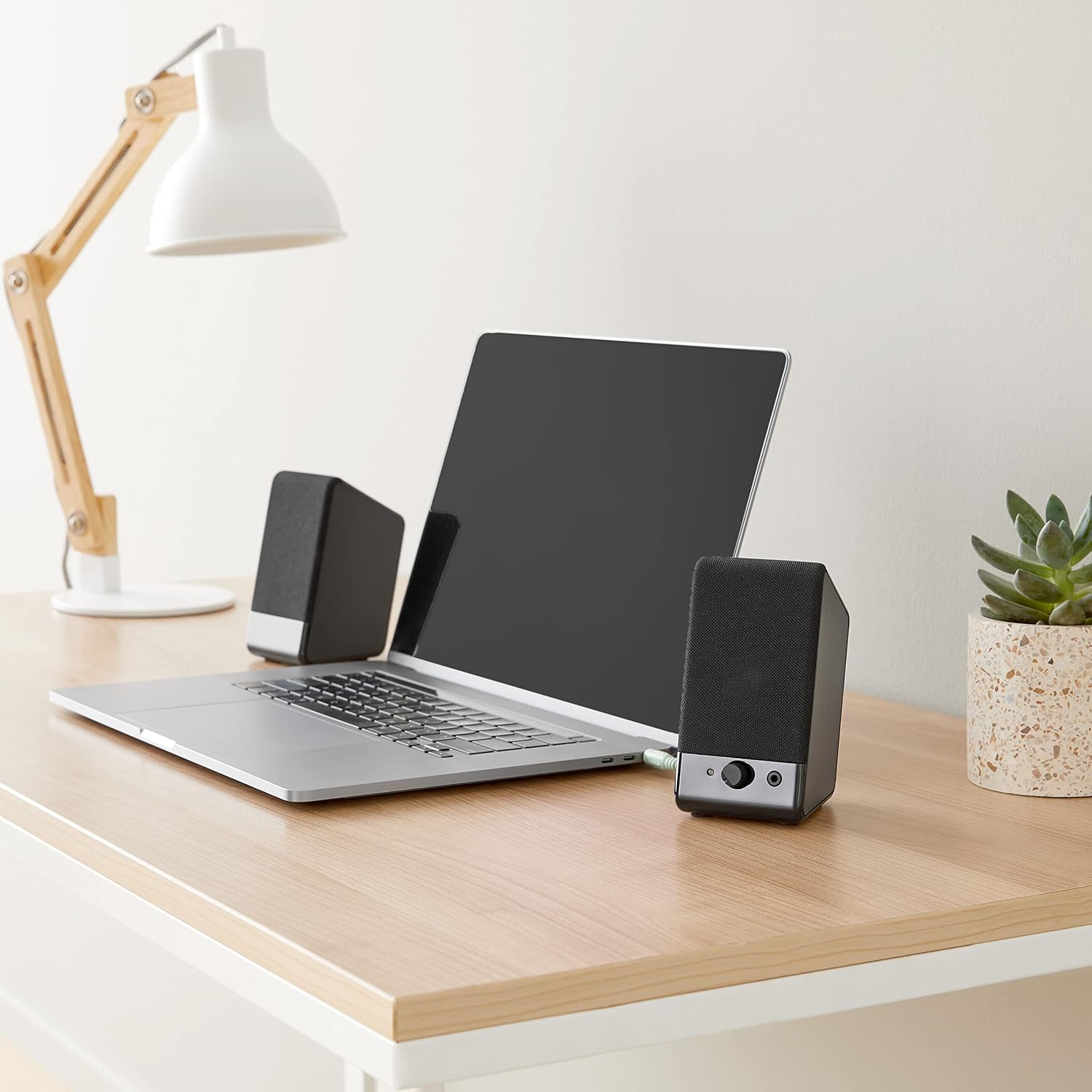 Amazon Basics Computer Speakers For Desktop or Laptop PC, USB-Powered, Black - Image 7